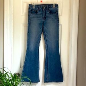 All jeans 2/$20🫦!American Eagle high rise Artist super stretch flare sz 6. EUC